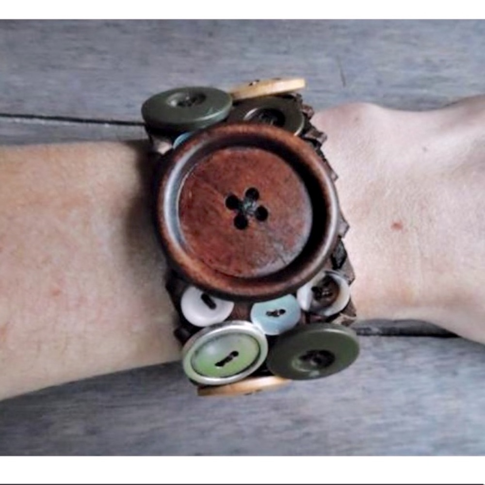 UP-CYCLED! ♻️ Brown Button Collage Leather Cuff Bracelet